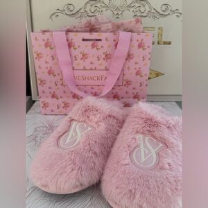 NWT Victoria’s Secret pink slippers medium